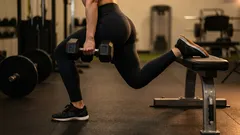 Jak správně provádět bulharské roznožkové dřepy: technika, časté chyby a tipy.