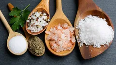 Co dělat, když se jídlo přesolí: tyto triky vám pomohou jídlo zachránit