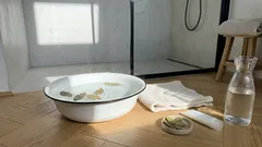 Proč zkusit koupel nohou s bobkovým listem: jednoduchý rituál a pár věcí, na které nezapomenout