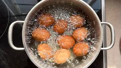 Proč před vařením zatřást vejci: trik, o kterém jste nevěděli